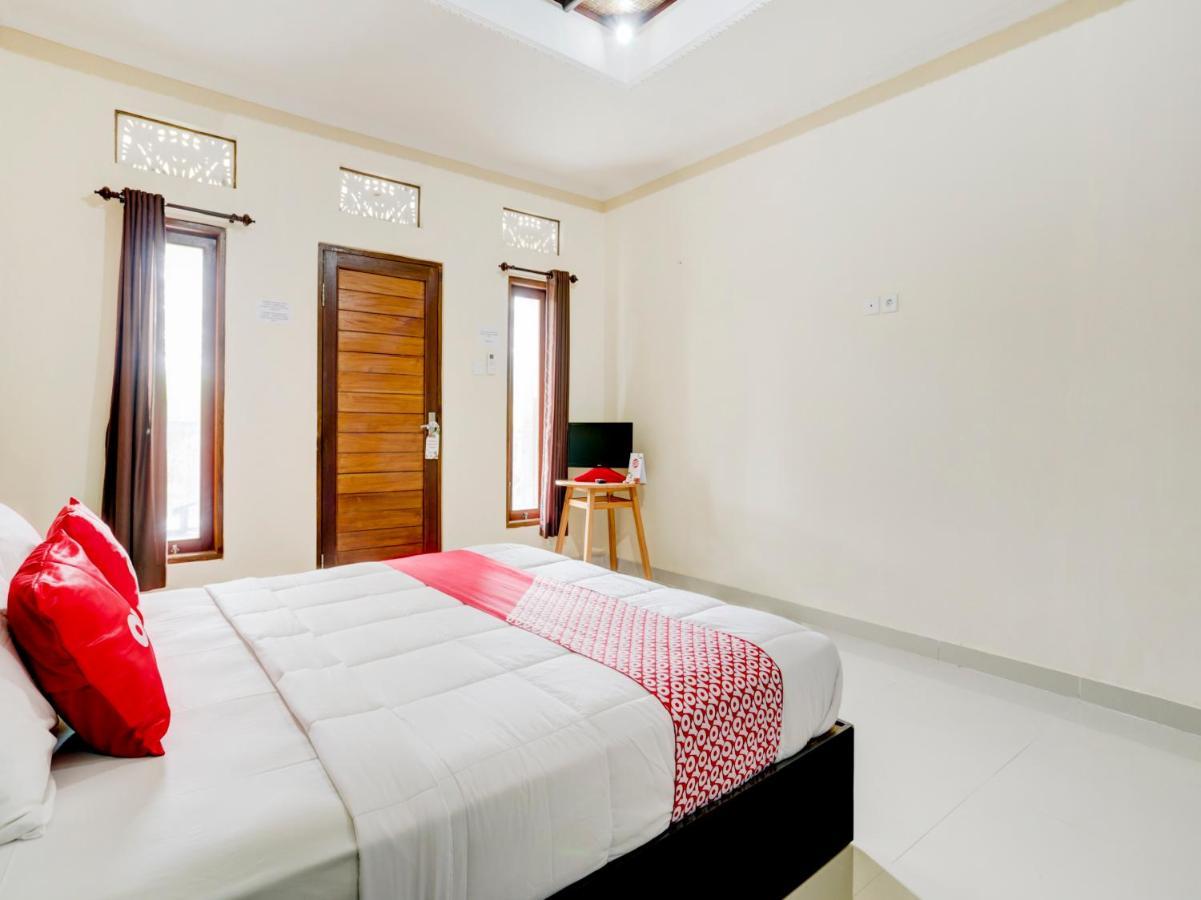 Oyo 90711 Blembong Homestay Джимбаран Экстерьер фото