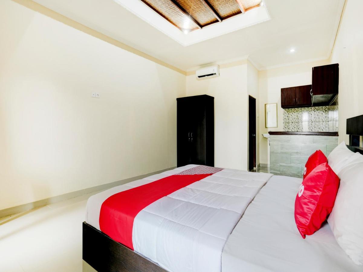 Oyo 90711 Blembong Homestay Джимбаран Экстерьер фото