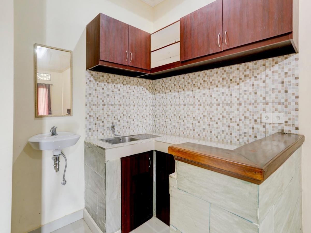 Oyo 90711 Blembong Homestay Джимбаран Экстерьер фото