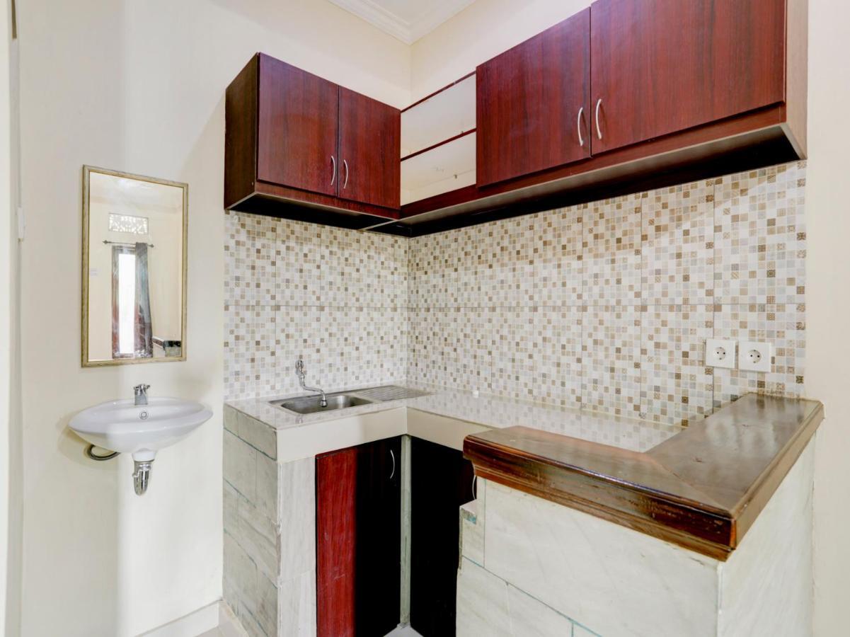 Oyo 90711 Blembong Homestay Джимбаран Экстерьер фото