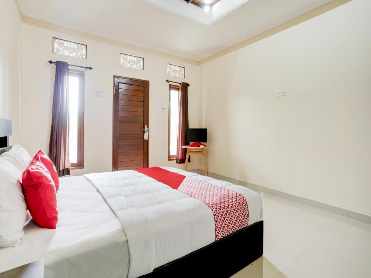 Oyo 90711 Blembong Homestay Джимбаран Экстерьер фото